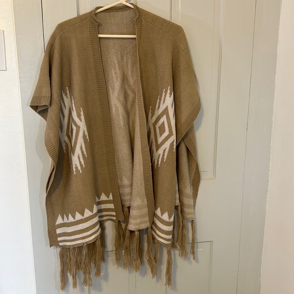 OS Francesca’s Cape Aztec Cream Brown